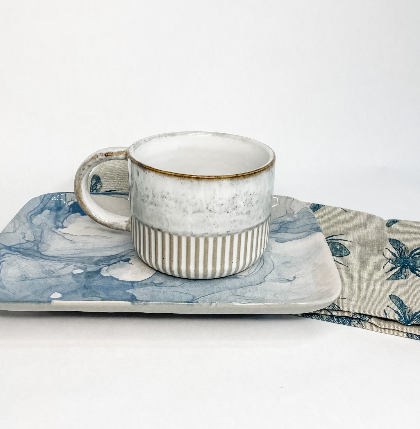 Stoneware Mug with Crimped Bottom