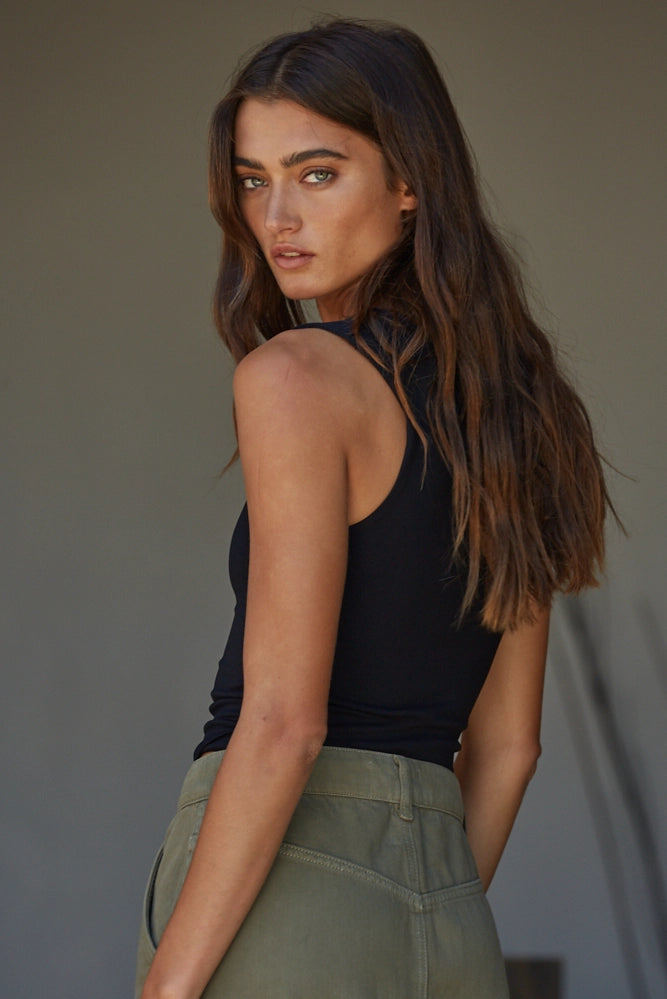 Double layered seamless tank top, sleeveless scoop neck in black