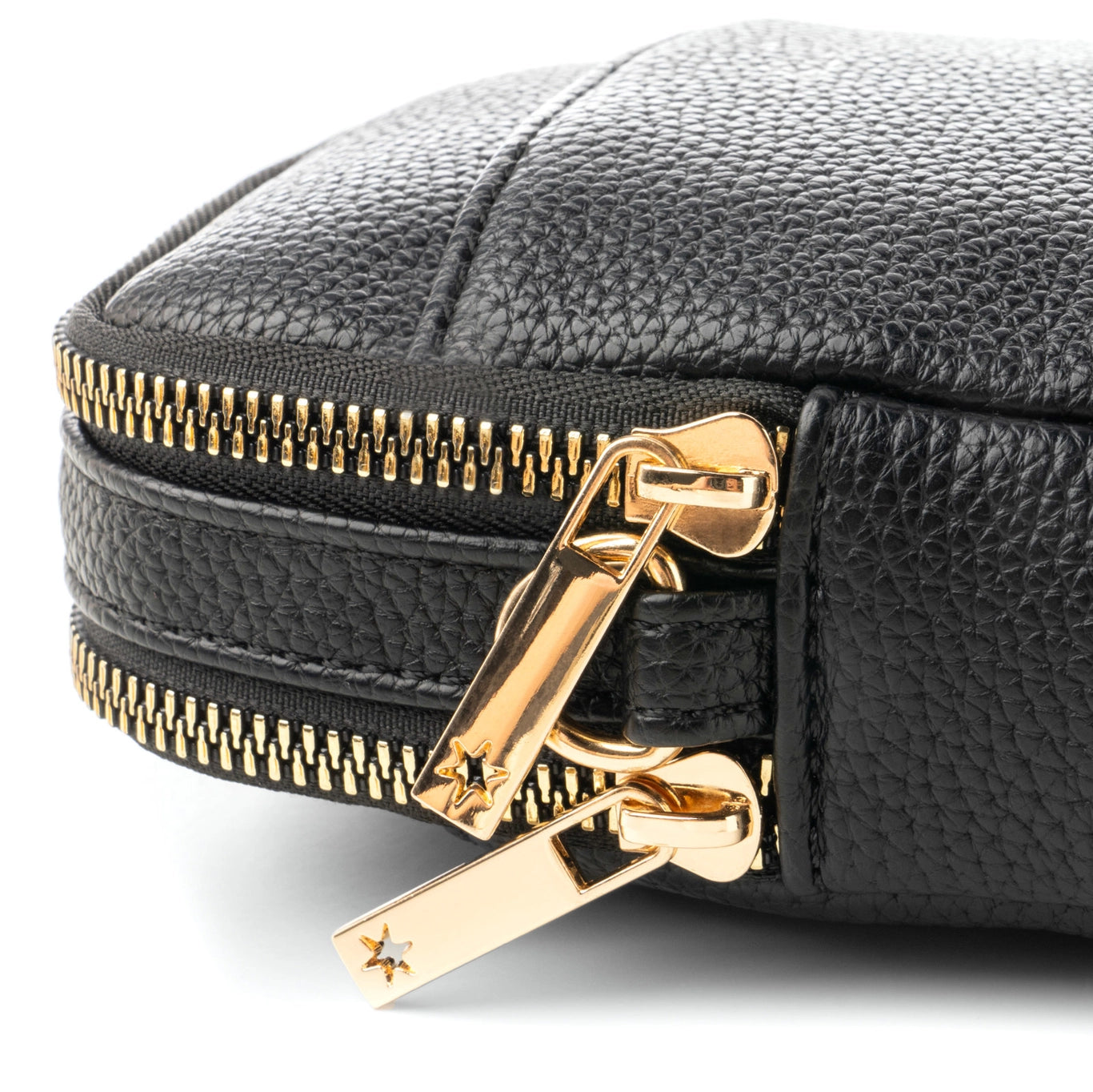 upclose detail of zipper on kedzie purse